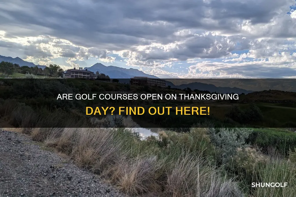 are golf courses open on thanksgiving day