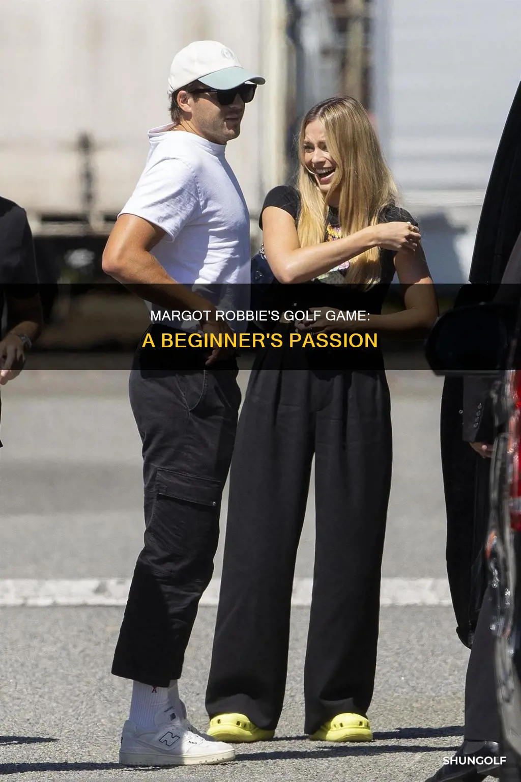 does margot robbie golf