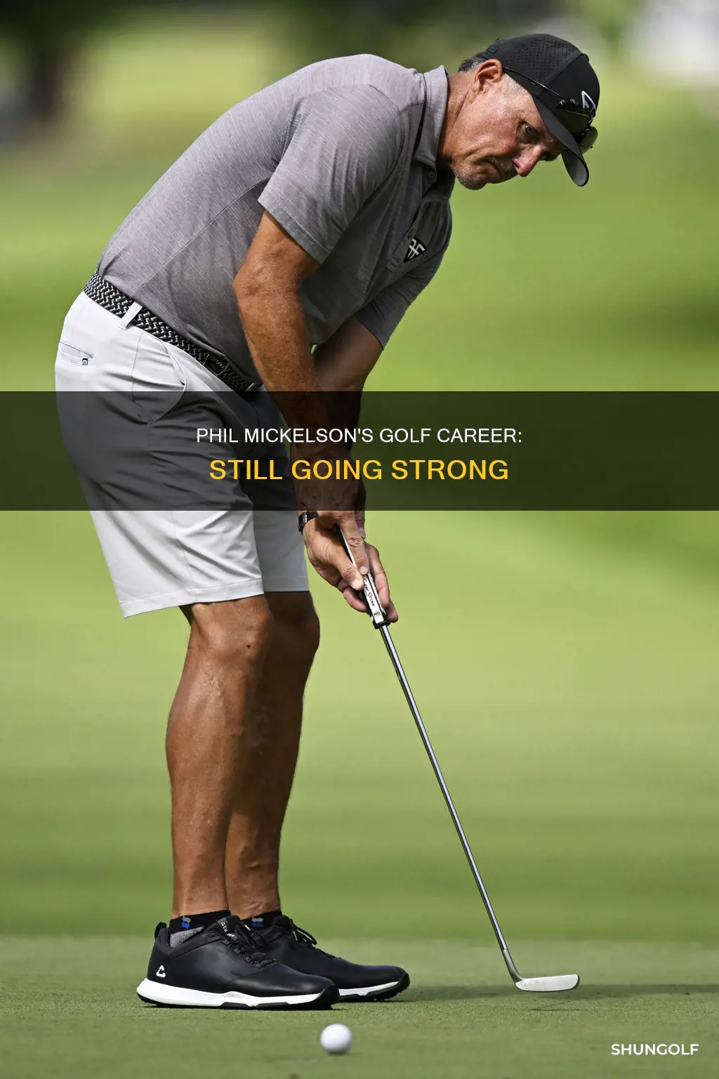 does phil mickelson still golf
