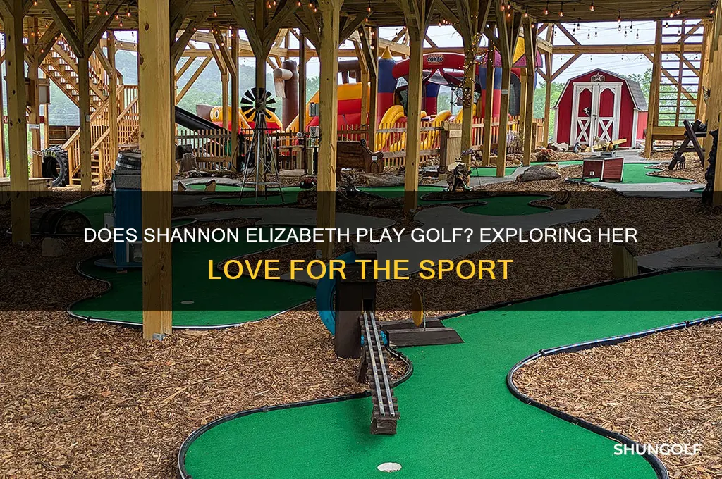 does shannon elizabeth play golf