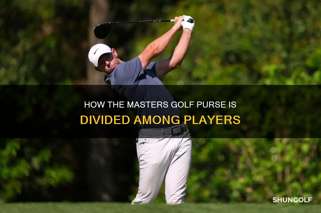 how is the masters golf purse divided
