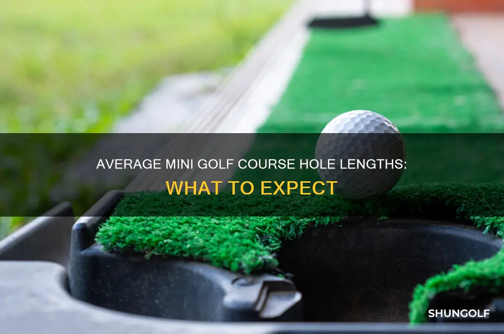 how long is an average mini golf course holes