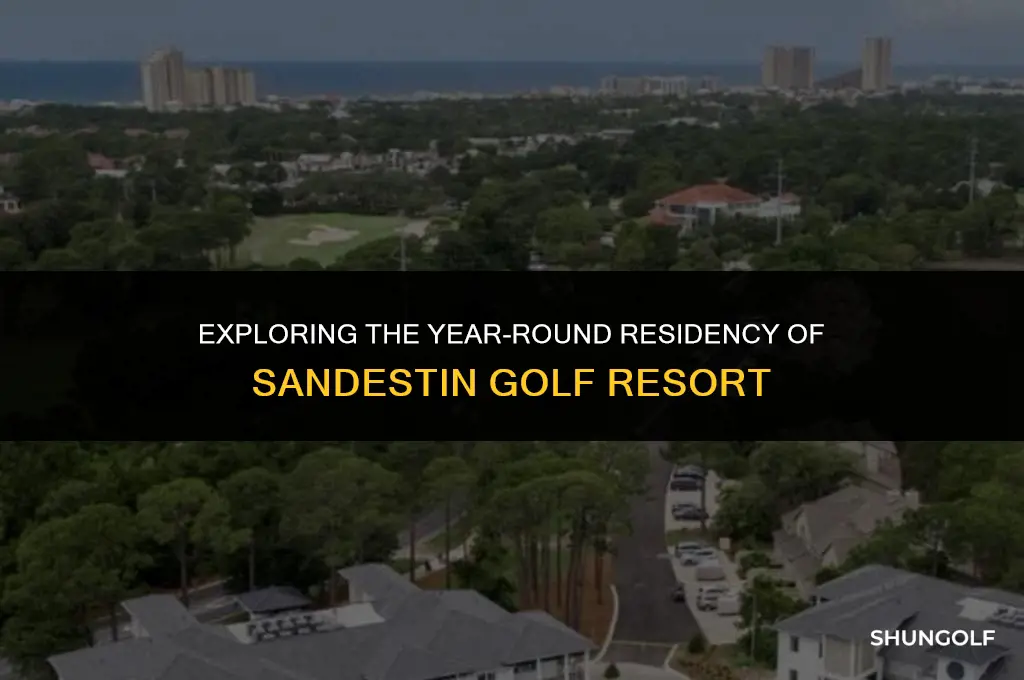 how many people live full time in sandestin golf resort