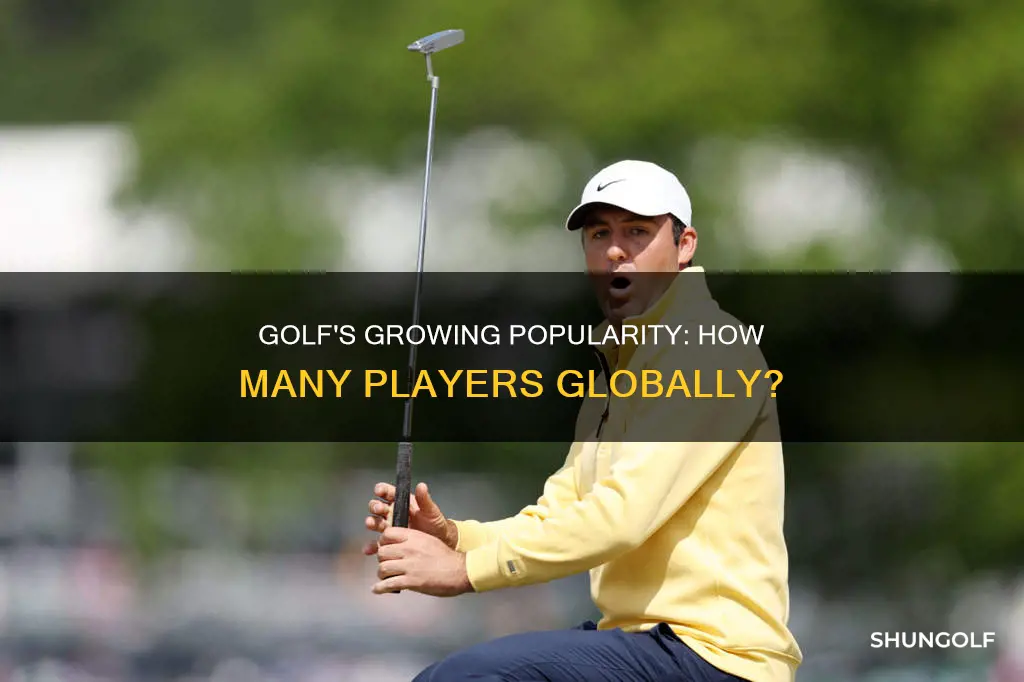 how many people platy golf