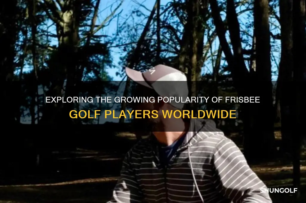 how many people play frisbee golf