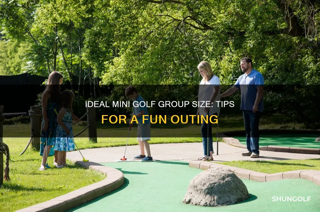 how many people should go mini golfing together