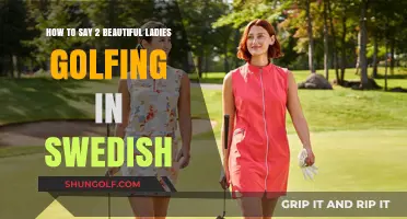 Två vackra damer spelar golf på svenska: En guide