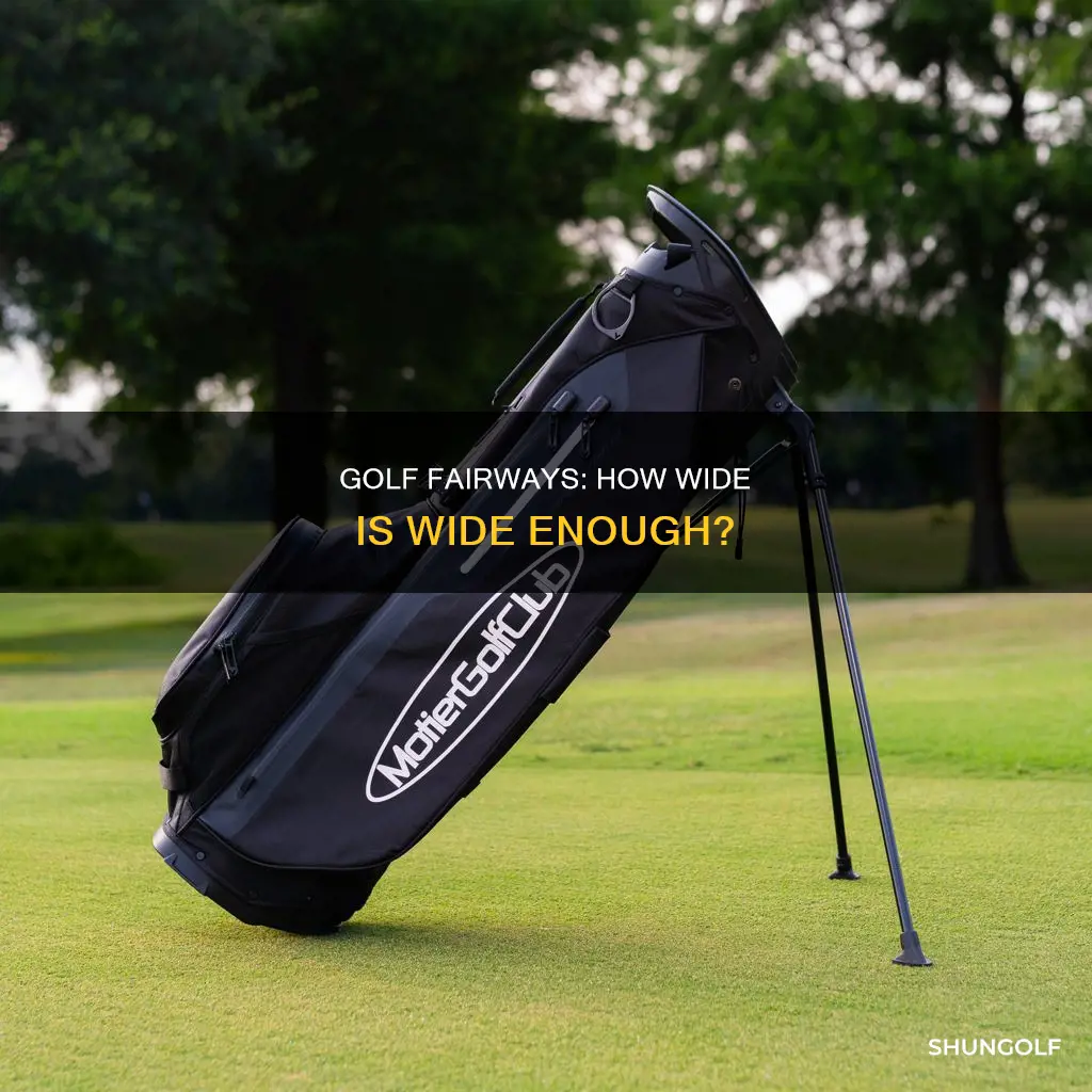 how wide are golf fairways
