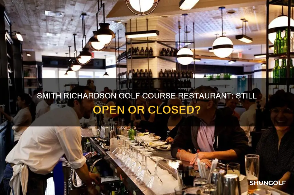 is there still a restaurant at smith richardson golf course
