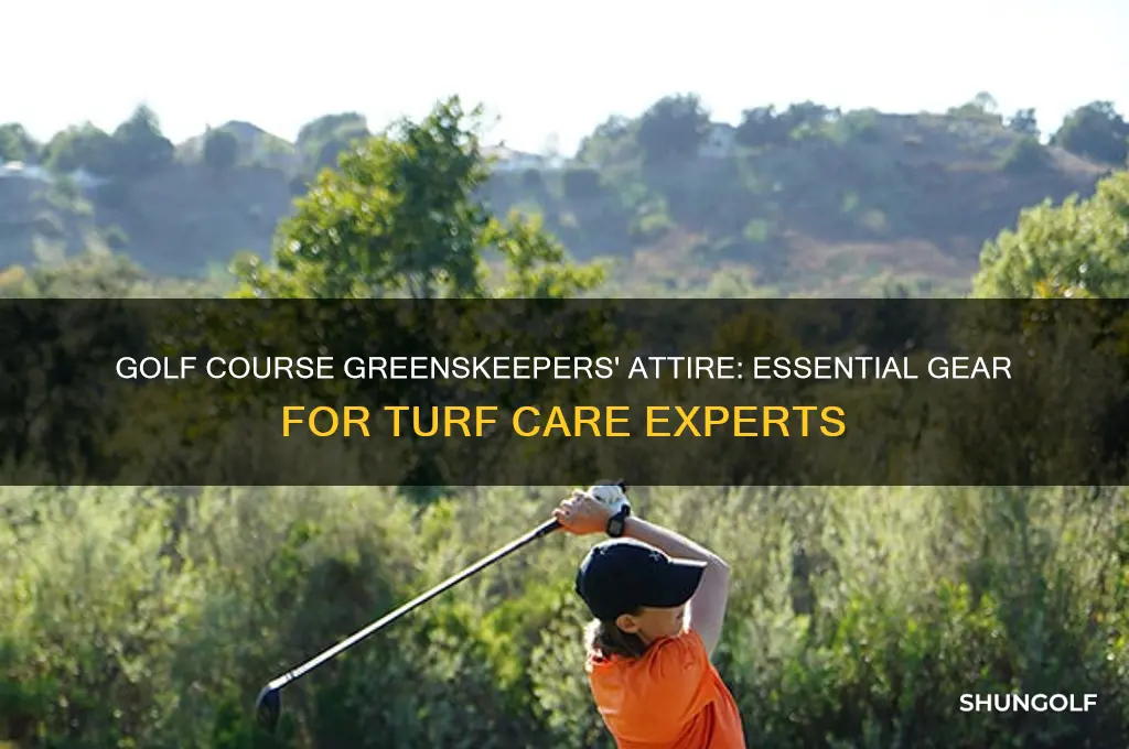 what do golf course greenskeepers wear