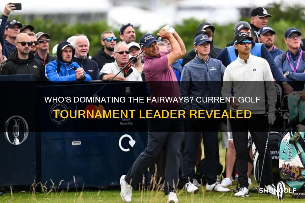 who is leading the golf tourney